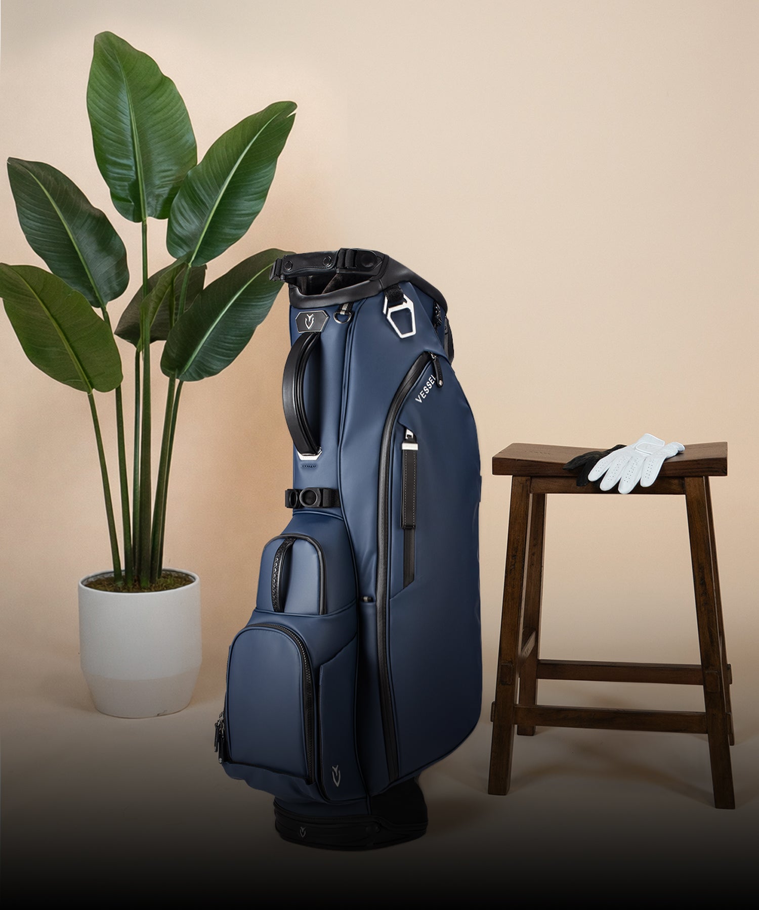 Player V Stand – Vessel Golf Germany