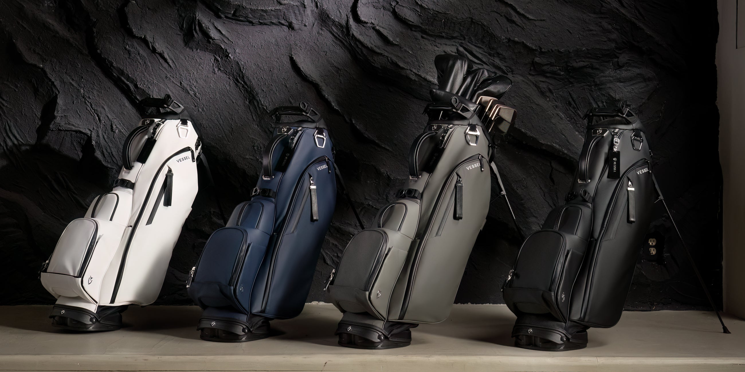 Player V Stand – Vessel Golf Germany