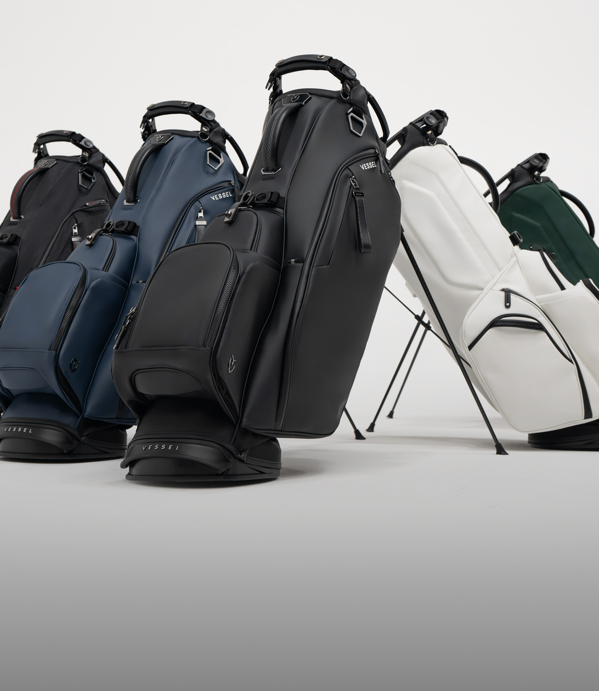 Player VI Standbags vor weißem Hintergrund